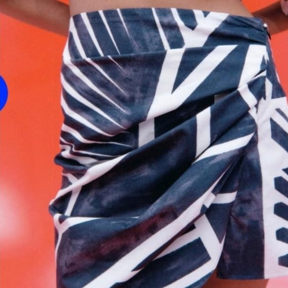 ZARA GEO PRINT MINI SKIRT - Picture 4 of 4